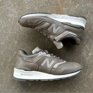 New Balance 997 Leather Sneakers Classic Retro Design Made in USA Men’s Size 9